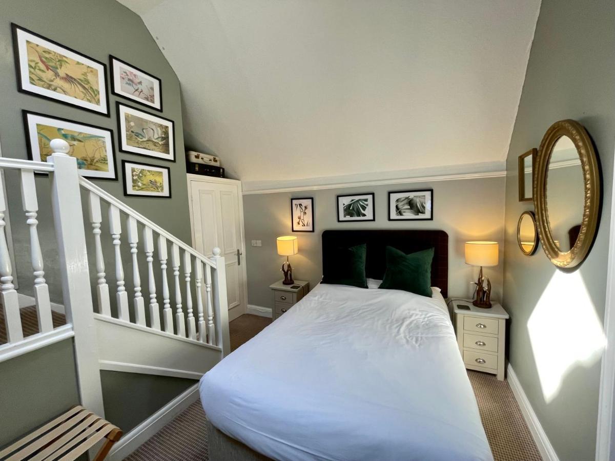 The Abbey Hotel Battle Bagian luar foto